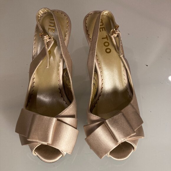 Me Too Champagne Satin Bow Heels Peep Toe Slingback Dress Shose. Size: 5.5 - Picture 6 of 8